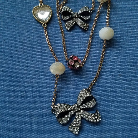 🎀🕰️Betsey Johnson 3-Strand Charm Necklace Clock & Bows - EPC🕰️🎀 - Picture 5 of 11